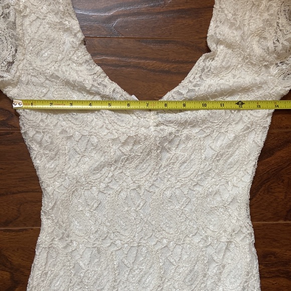 Pins and needles lace body con dress in size S - Picture 6 of 9